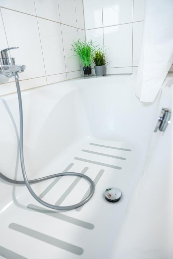#1 Modernes Zimmer Mit Pool Und Garten Memmingen Dış mekan fotoğraf